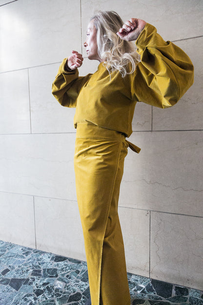 Long sleeves bateau collar shirt